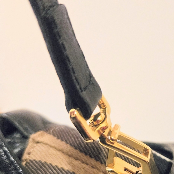 Burberry Black Leather Shoulder Bag - Picture 6 of 12